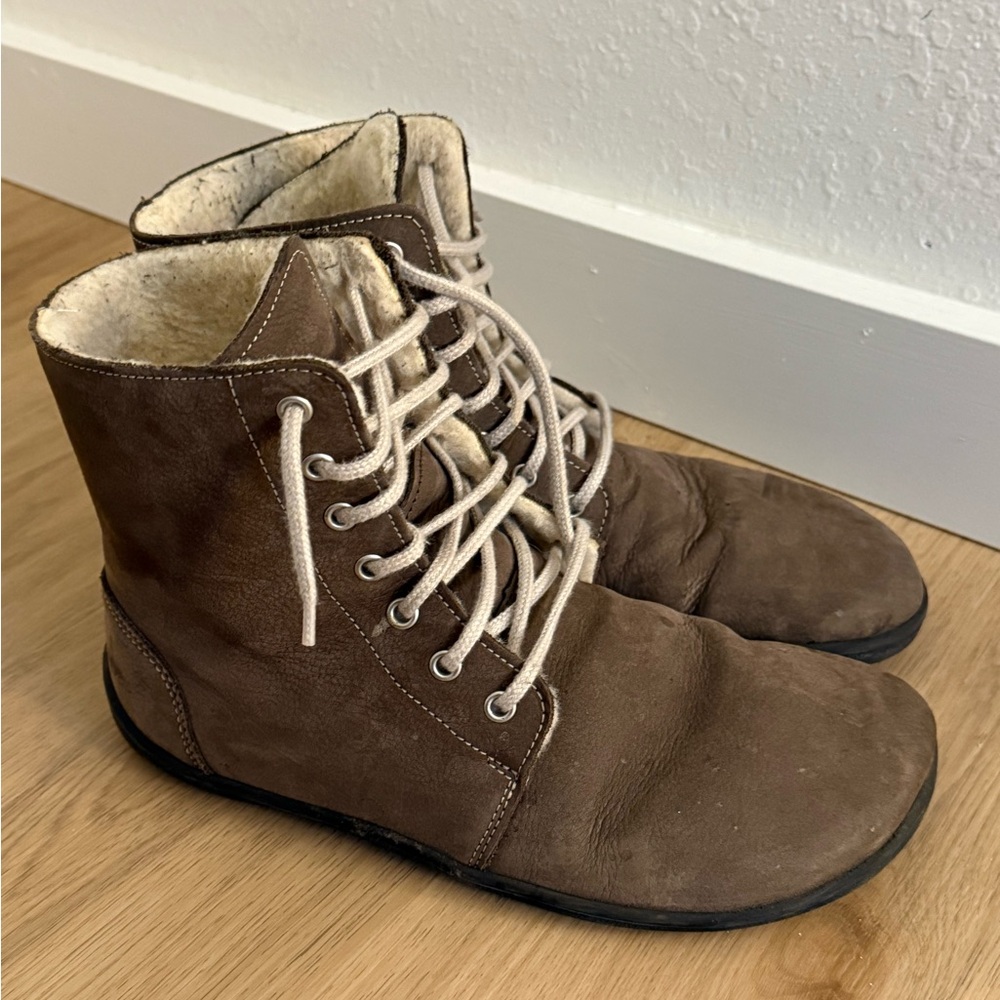 Women’s Brown Lace-Up Shearling-Trim Winter Boots